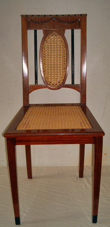 <p> </p><p> </p><p>restaurierter Stuhl mit Korbgeflecht</p>